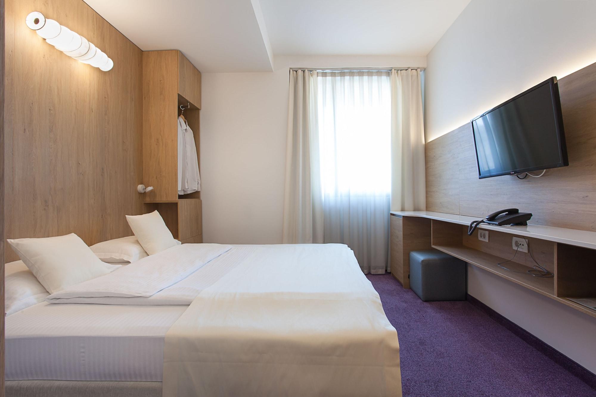 City Park Hotel Szkopje Kültér fotó